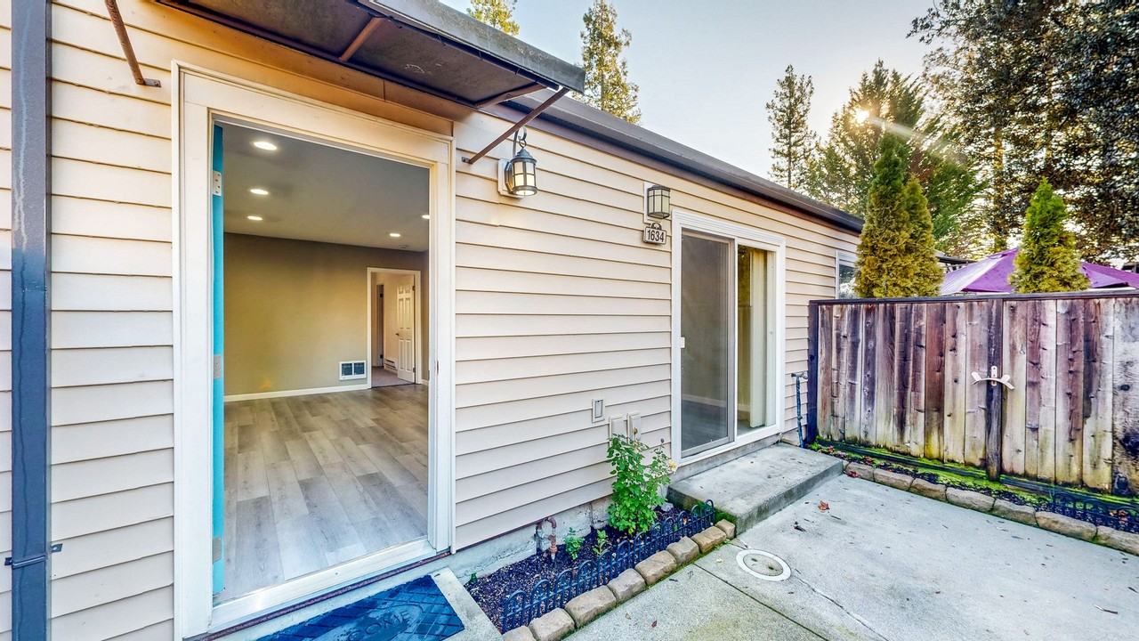 1634 Yardley St - Photo 2 of 30