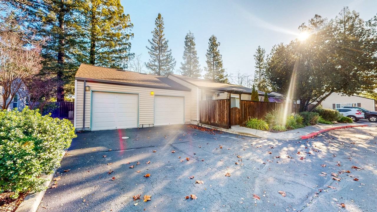 1634 Yardley St - Photo 4 of 30