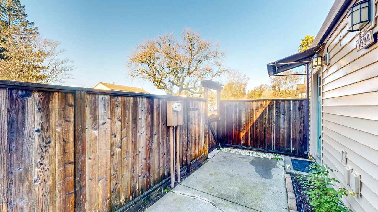 1634 Yardley St - Photo 7 of 30