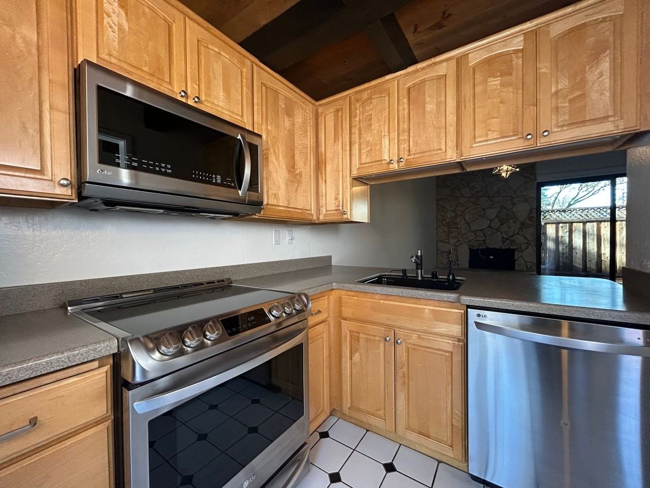 3713 West Rd - Photo 5 of 21