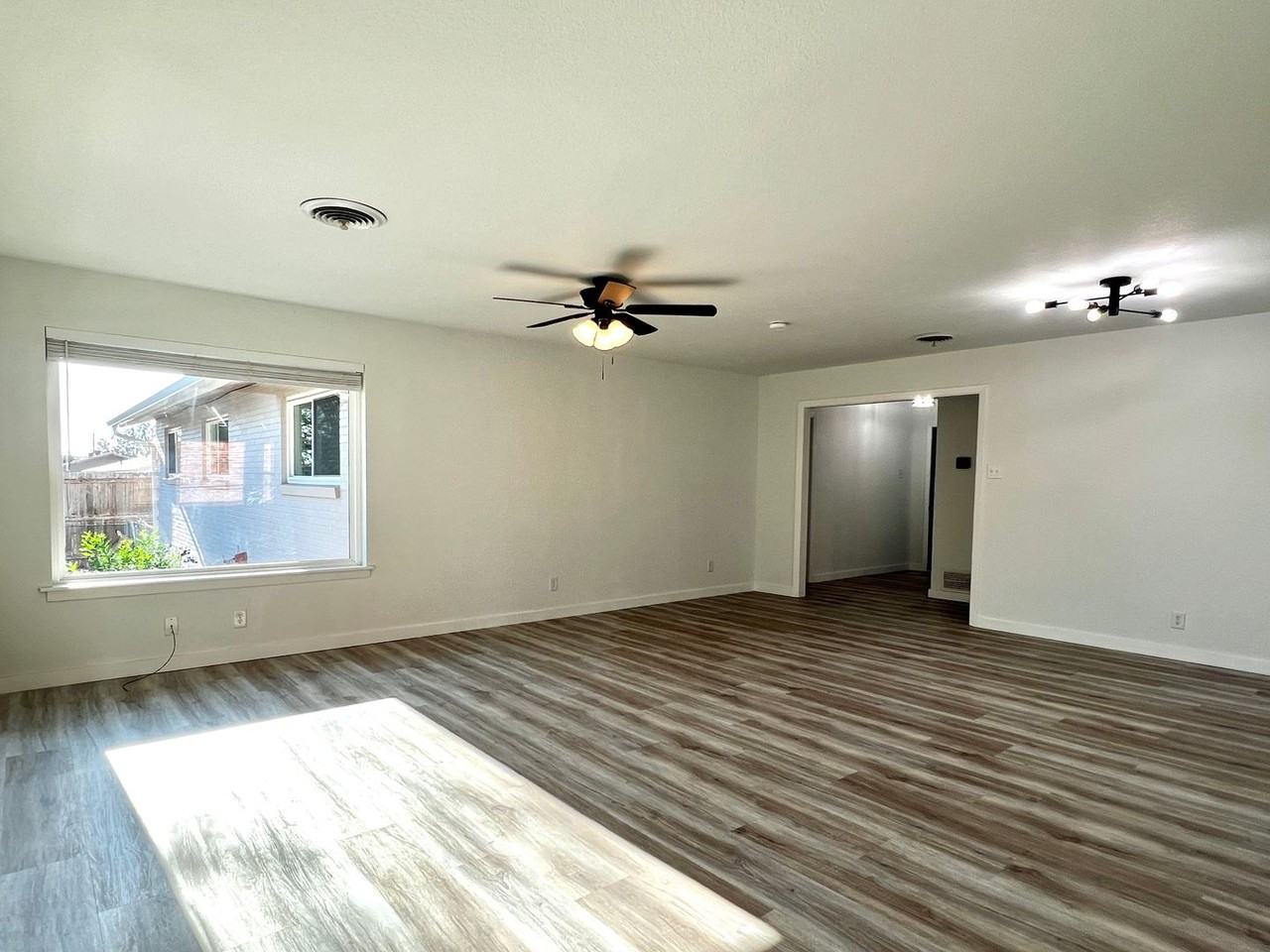 561 Mockingbird Ln - Photo 3 of 21