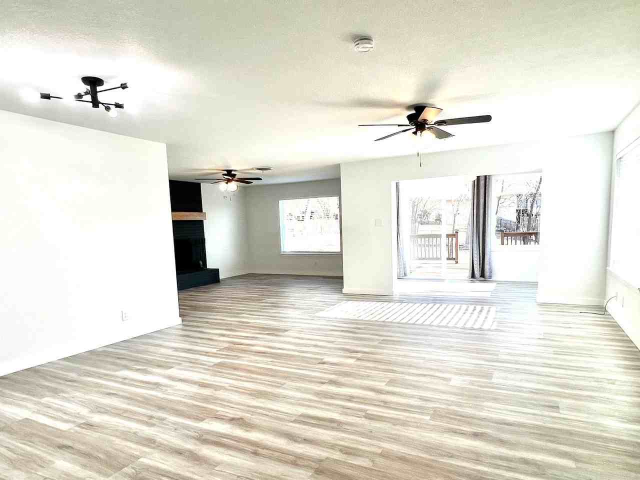 561 Mockingbird Ln - Photo 4 of 21