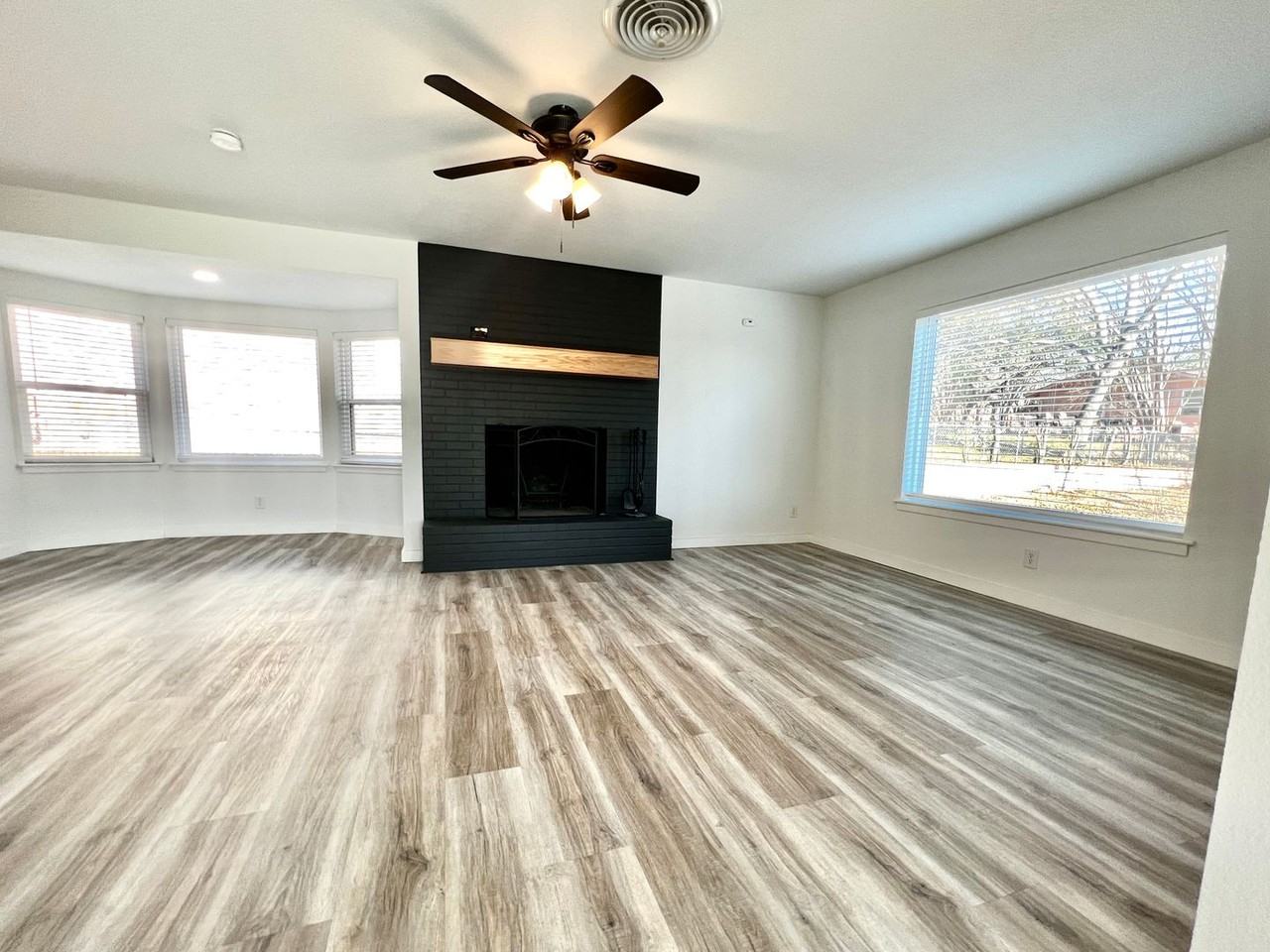 561 Mockingbird Ln - Photo 5 of 21