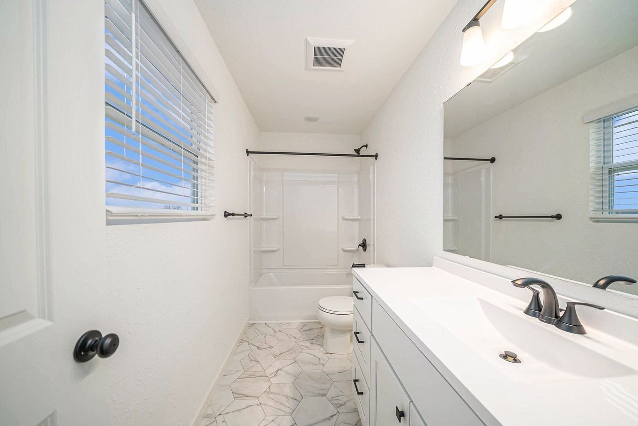 1312 Forest View Dr - Photo 7 of 24