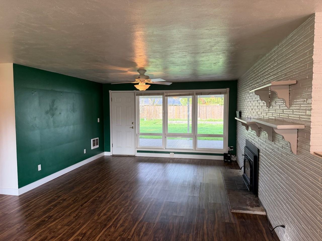 2925 Van Ave - Photo 4 of 36