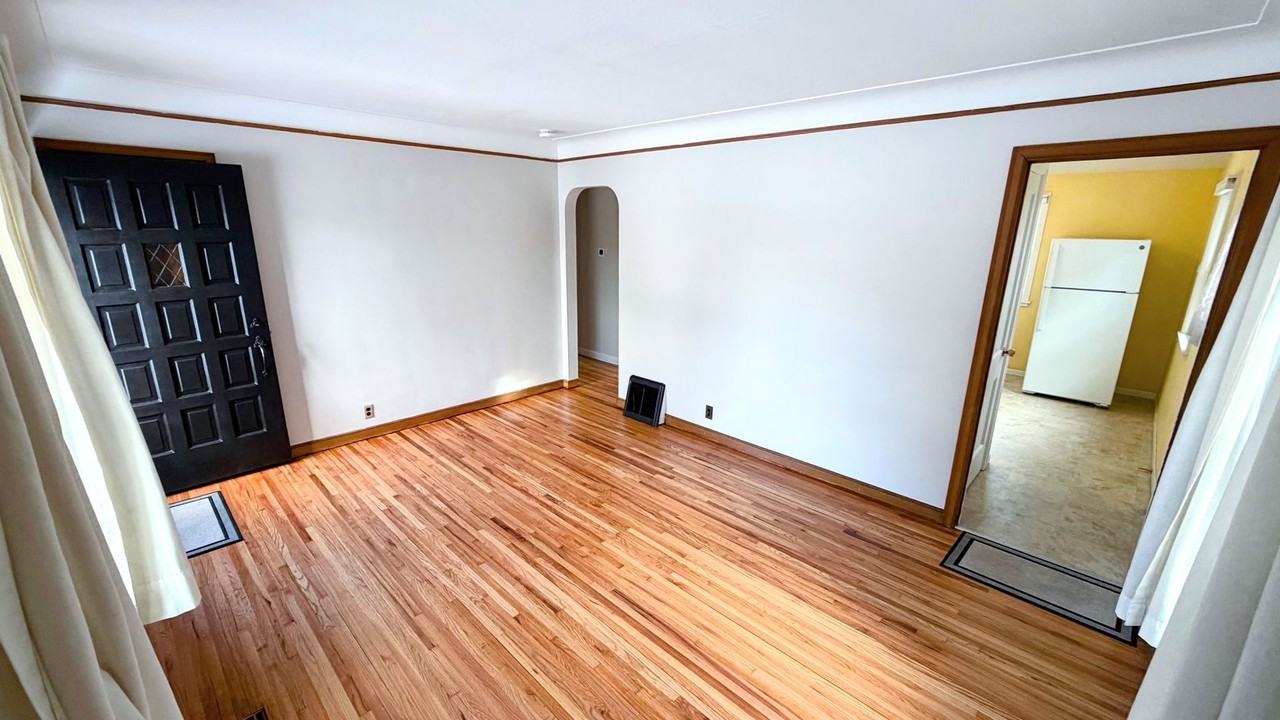 3507 2 1/2 St Ne - Photo 4 of 24