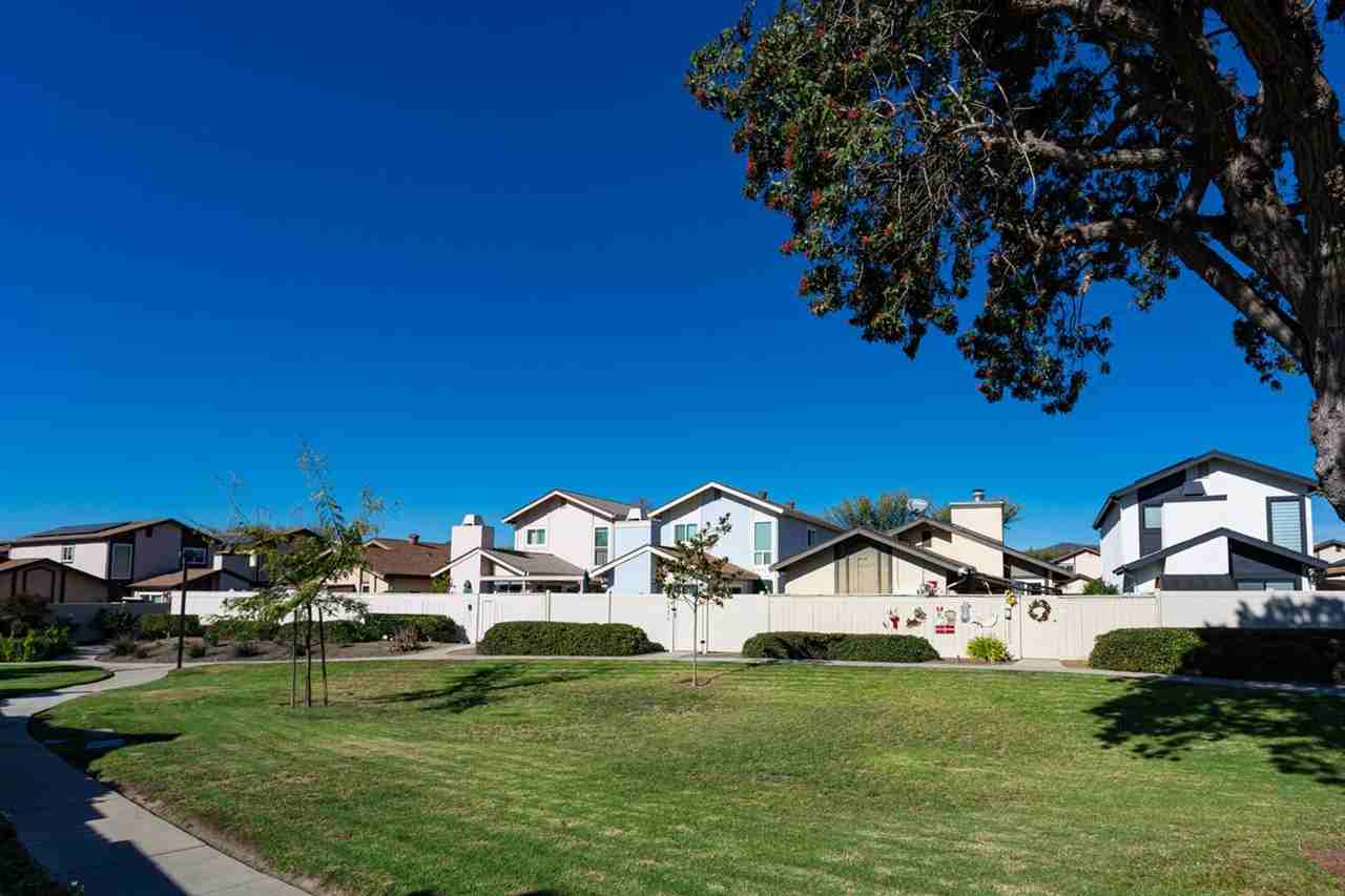 10379 Rochelle Ave - Photo 4 of 38