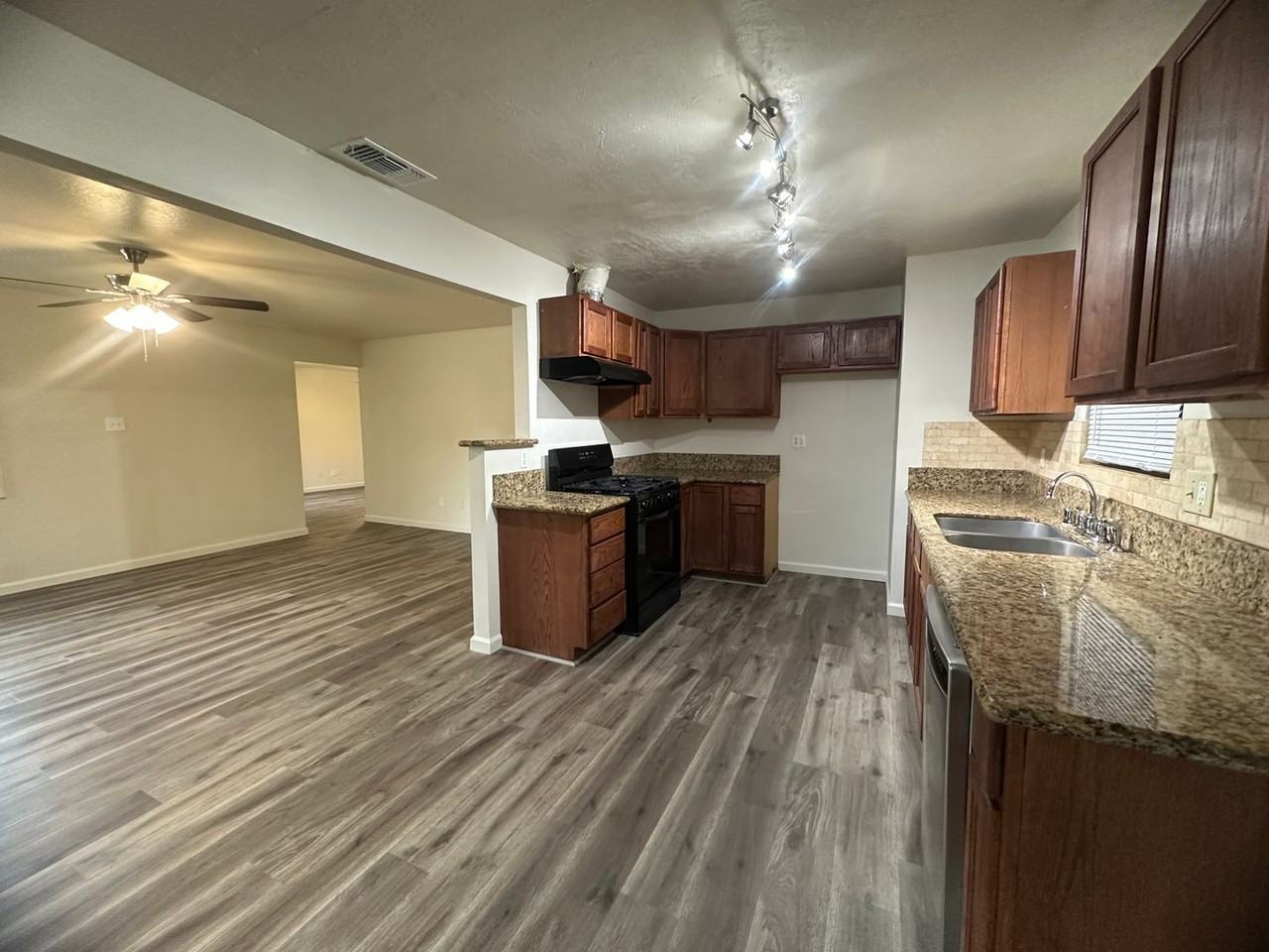 7338 Bonita Way - Photo 7 of 26