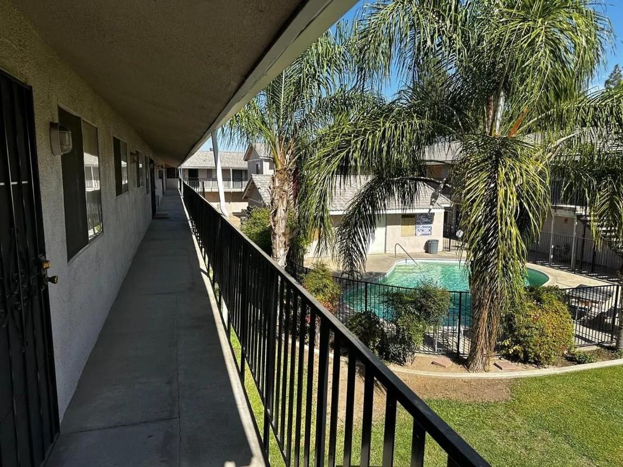 1905 E Pontiac Way - Photo 4 of 17