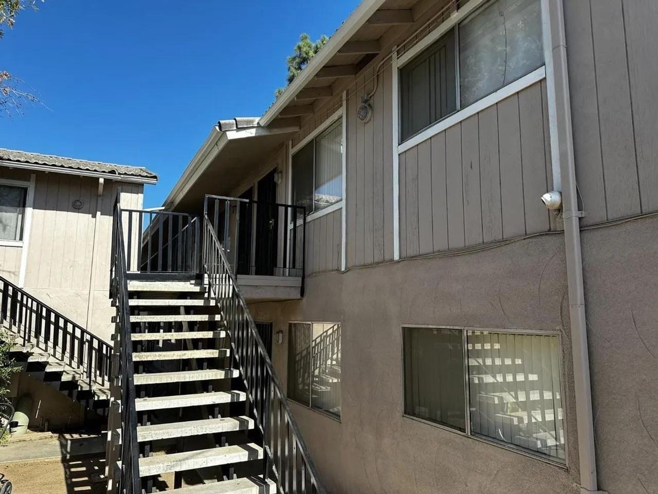 1905 E Pontiac Way - Photo 5 of 17