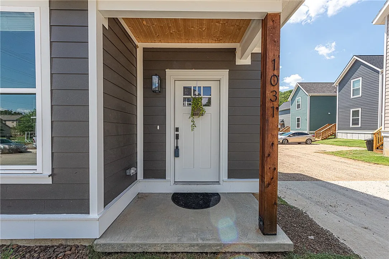 3119 W Tulsa St - Photo 3 of 23