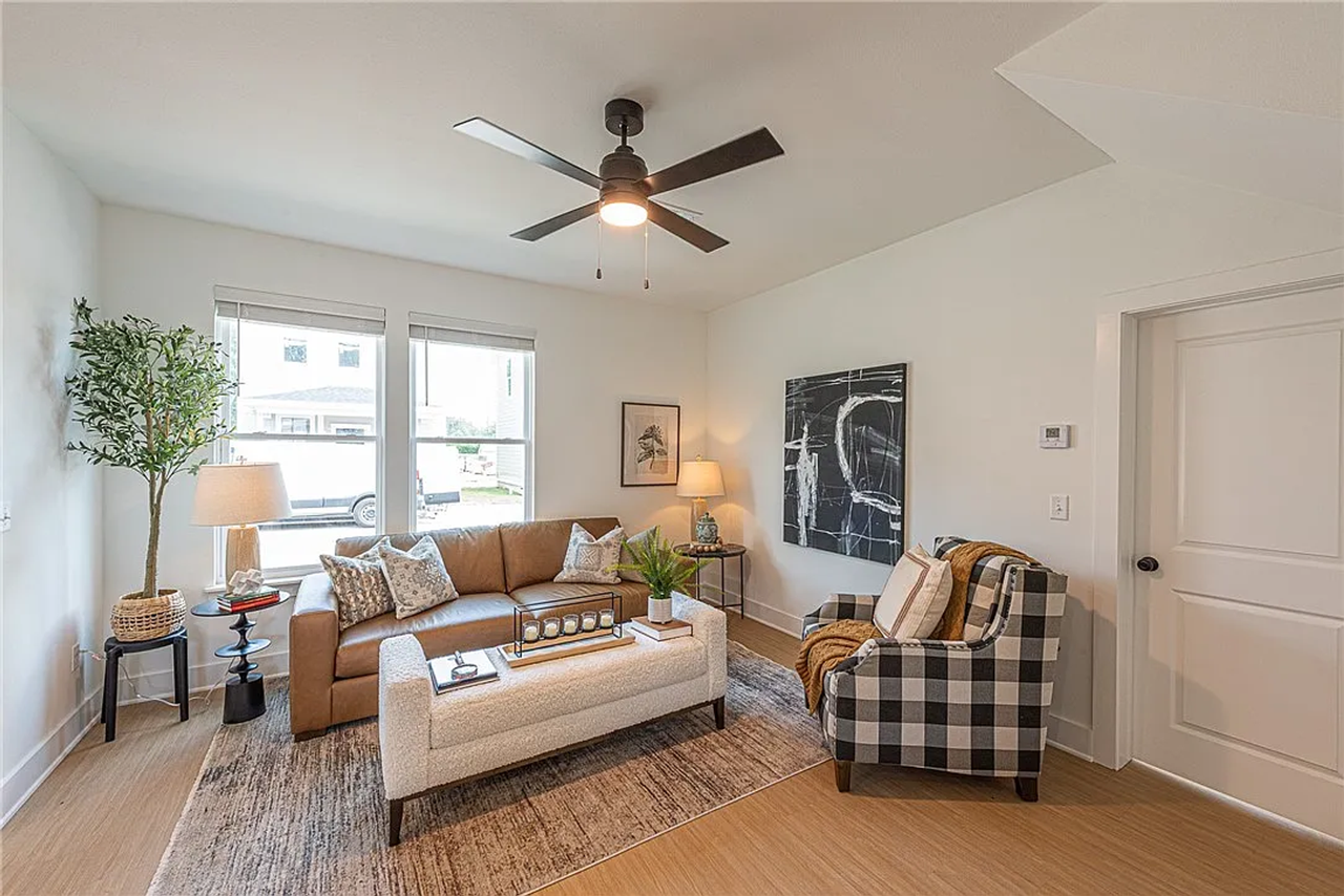 3119 W Tulsa St - Photo 4 of 23