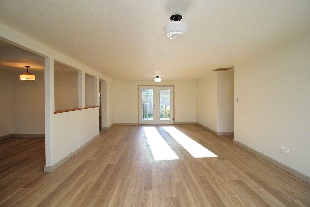 11318 Ne Siskiyou St - Photo 2 of 24