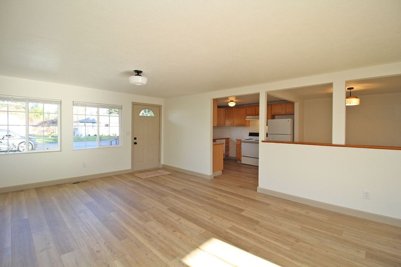 11318 Ne Siskiyou St - Photo 3 of 24