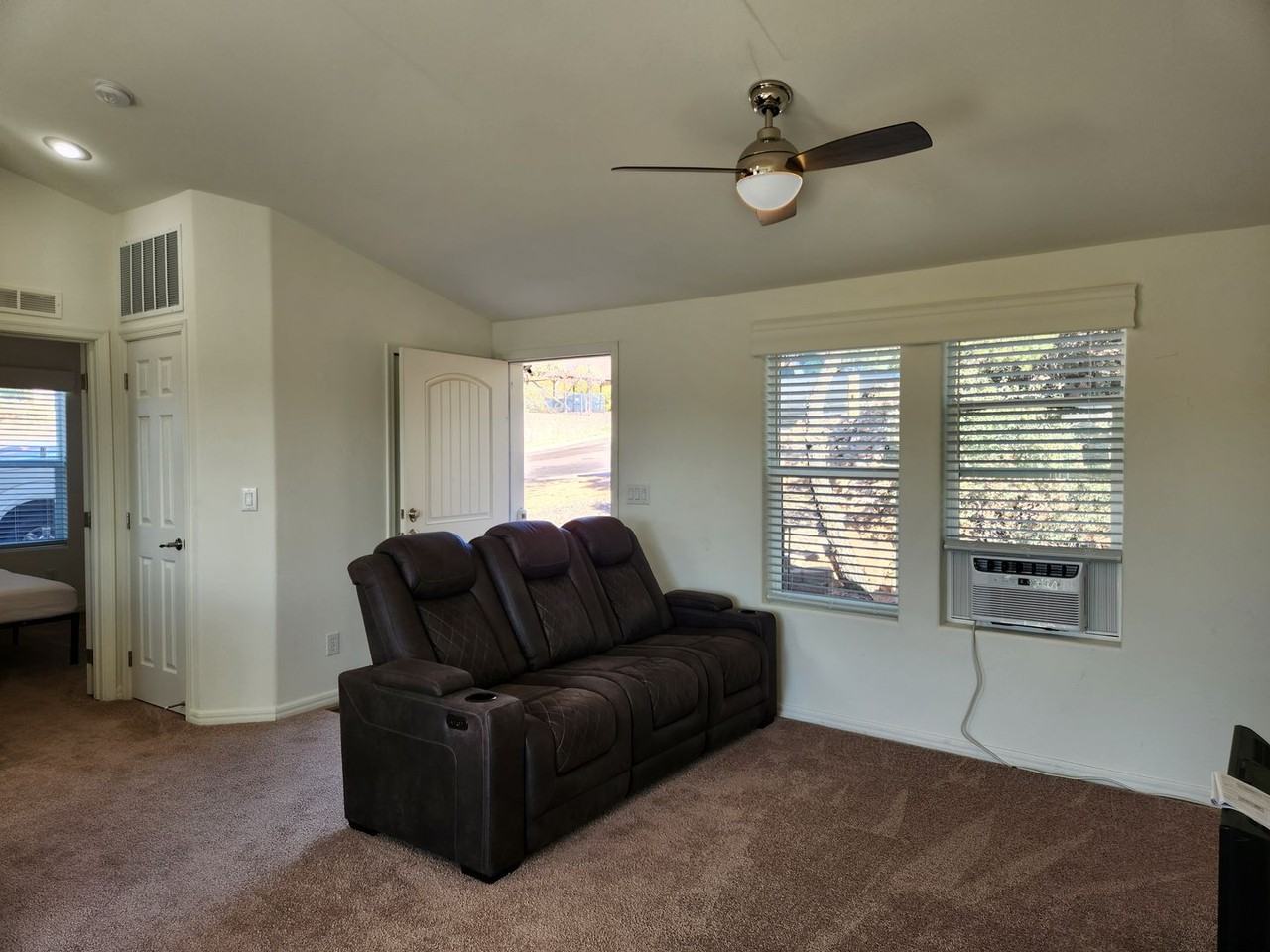 719 W Summit St - Photo 7 of 18