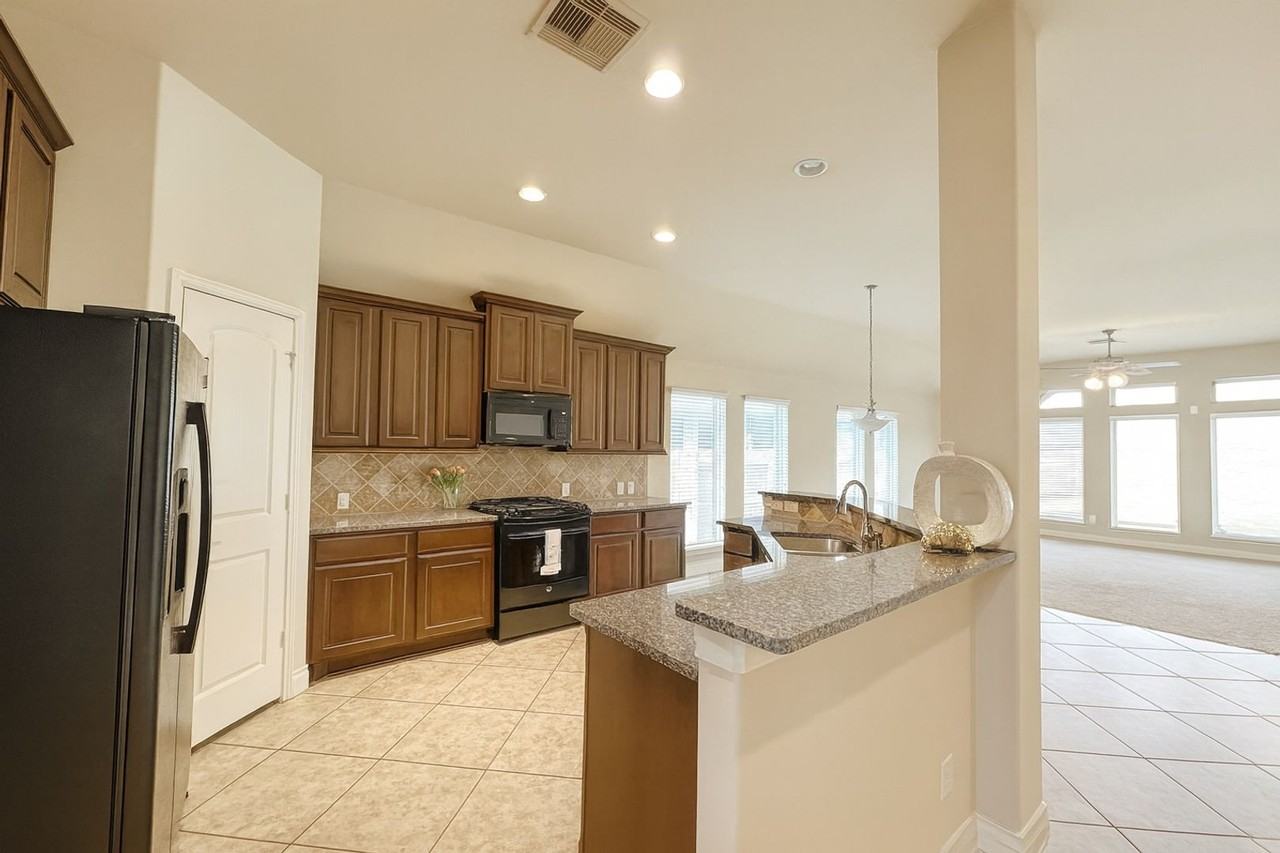 2626 Rosepoint Ct - Photo 7 of 18