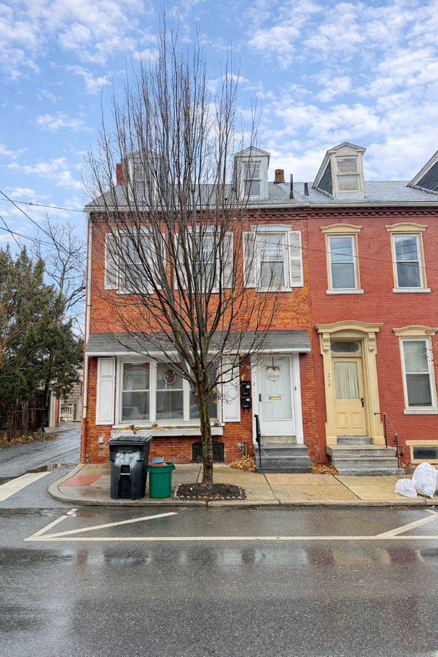 217 E Walnut St #2 - Photo 2 of 22