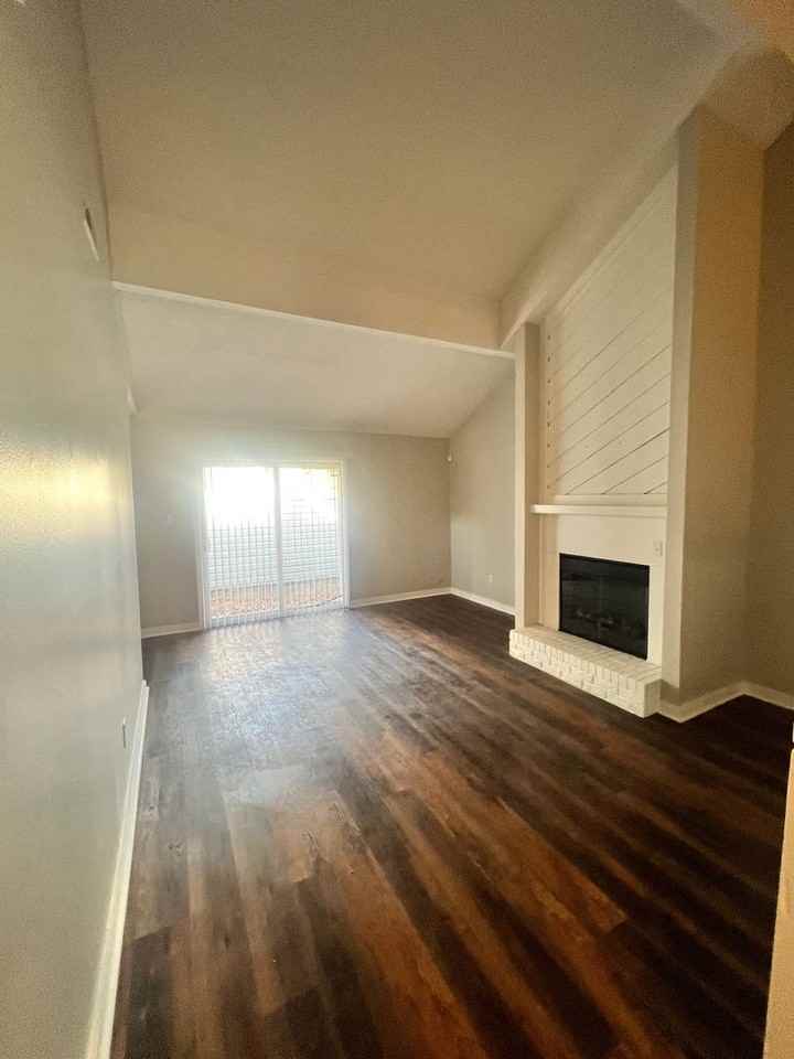 1000A Kings Way - Photo 3 of 15