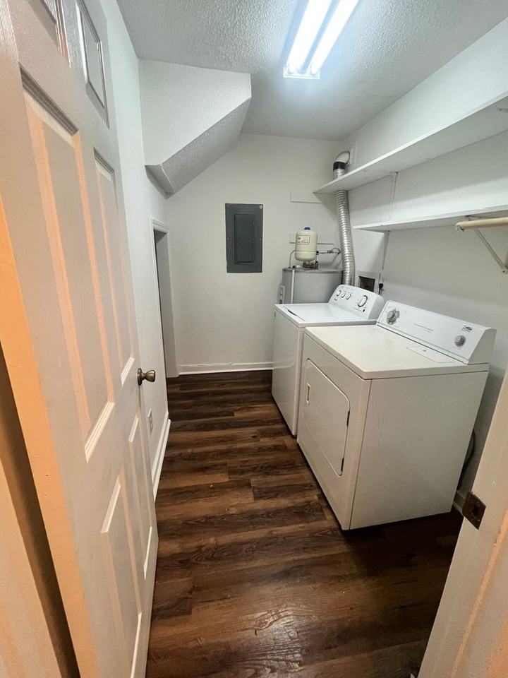 1000A Kings Way - Photo 5 of 15