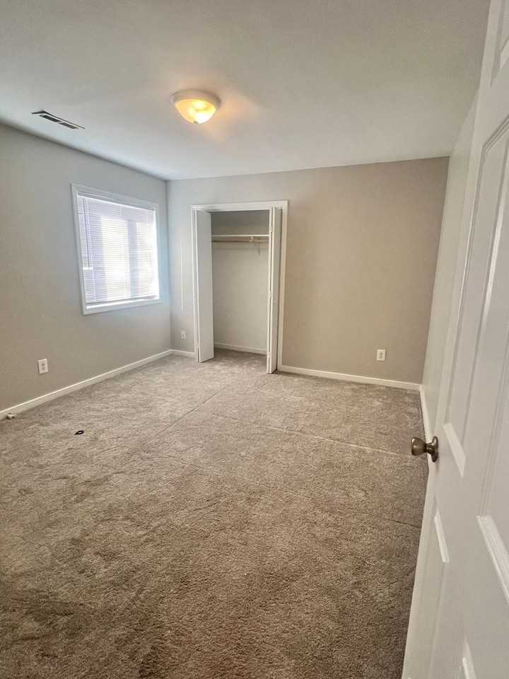 1000A Kings Way - Photo 6 of 15