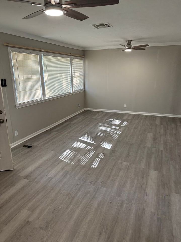 1609 18th St - Photo 3 of 17