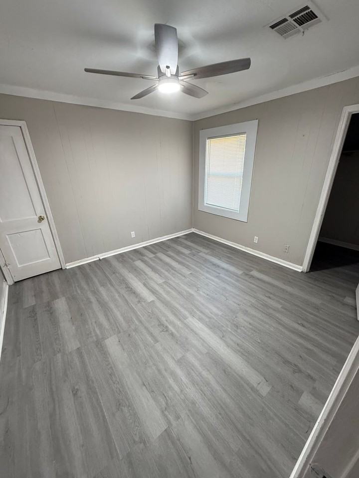 1609 18th St - Photo 5 of 17