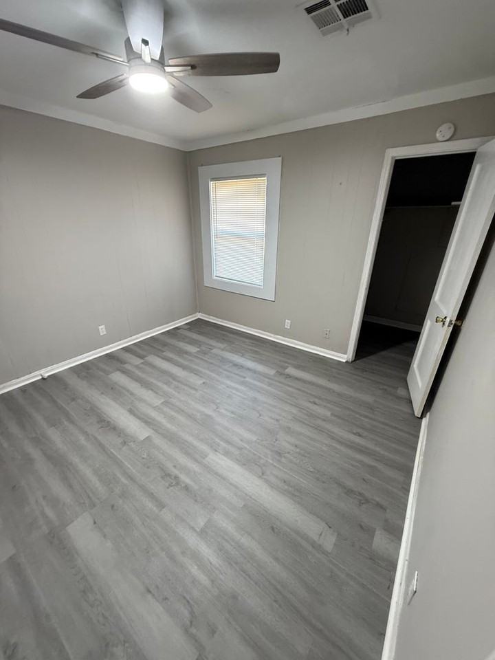 1609 18th St - Photo 6 of 17