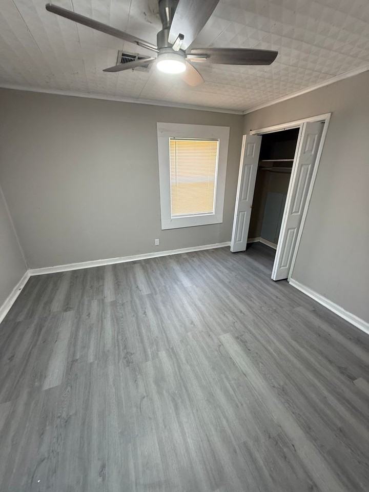 1609 18th St - Photo 7 of 17