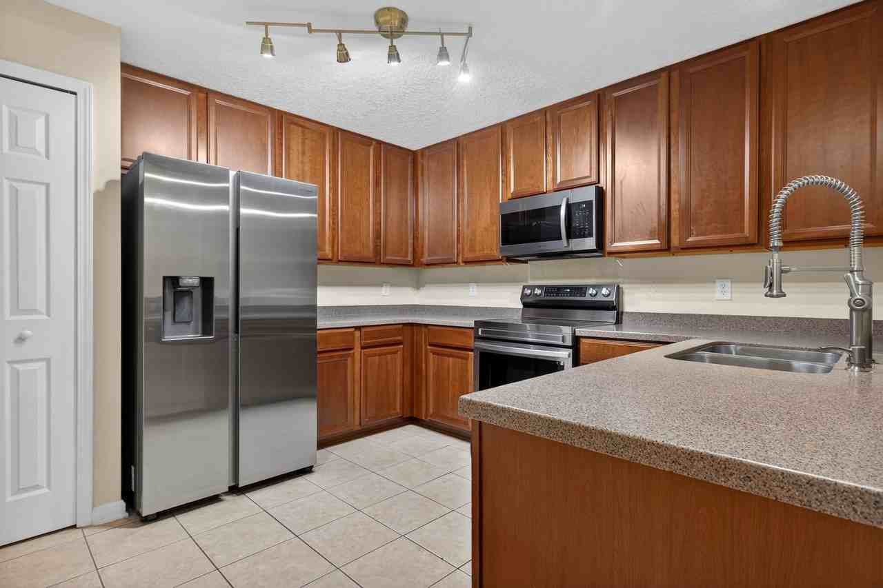 7028 Deer Lodge Cir #112 - Photo 4 of 20