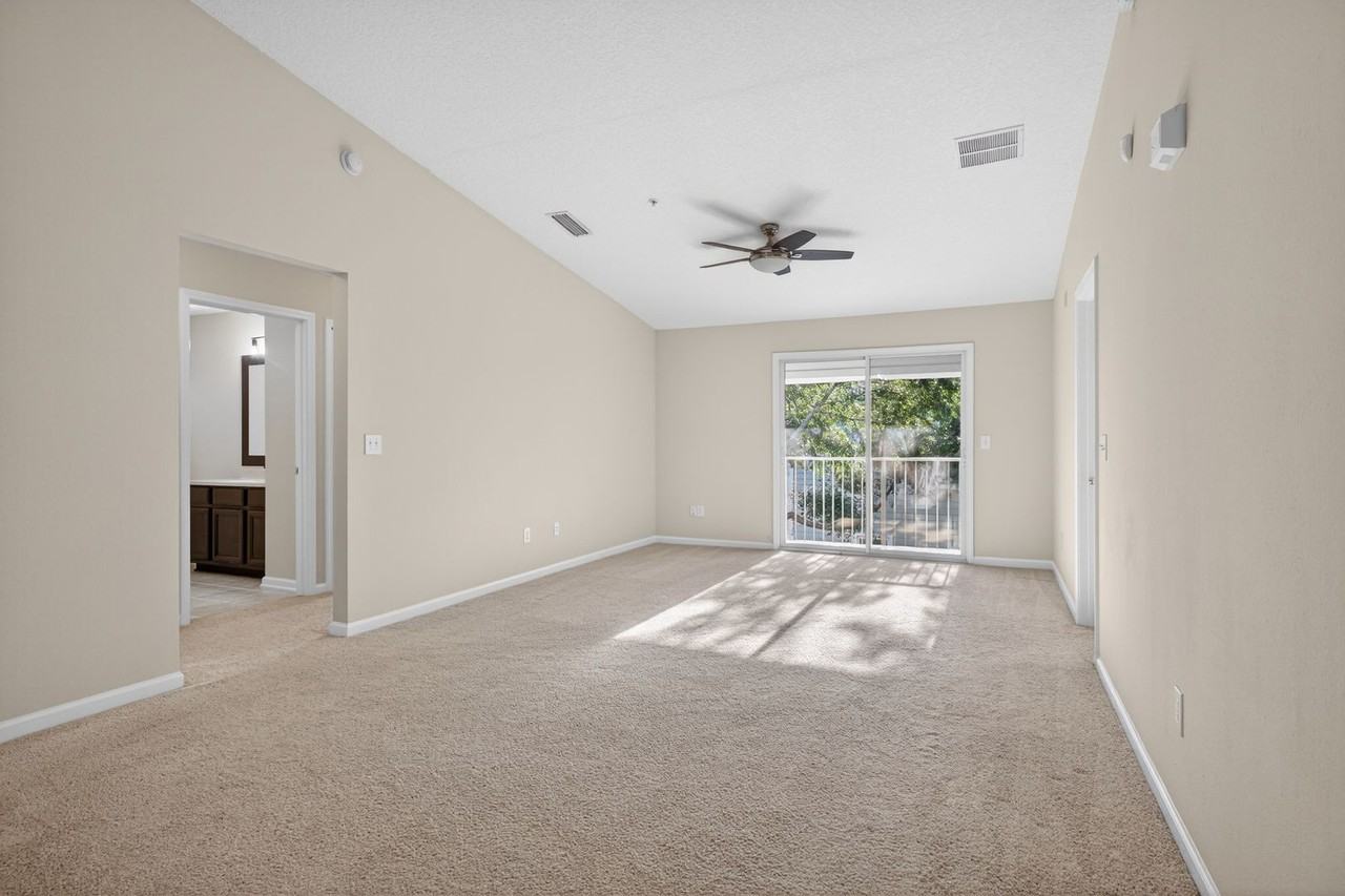 7028 Deer Lodge Cir #112 - Photo 5 of 20