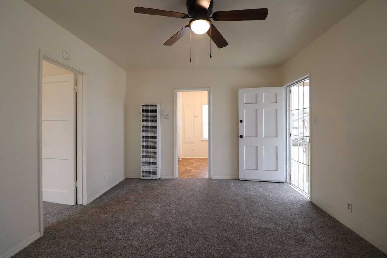 728 W El Camino St - Photo 3 of 11