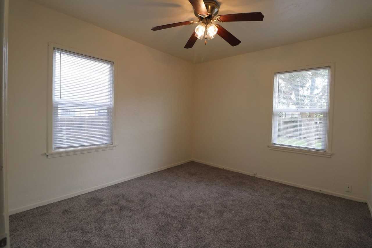 728 W El Camino St - Photo 4 of 11