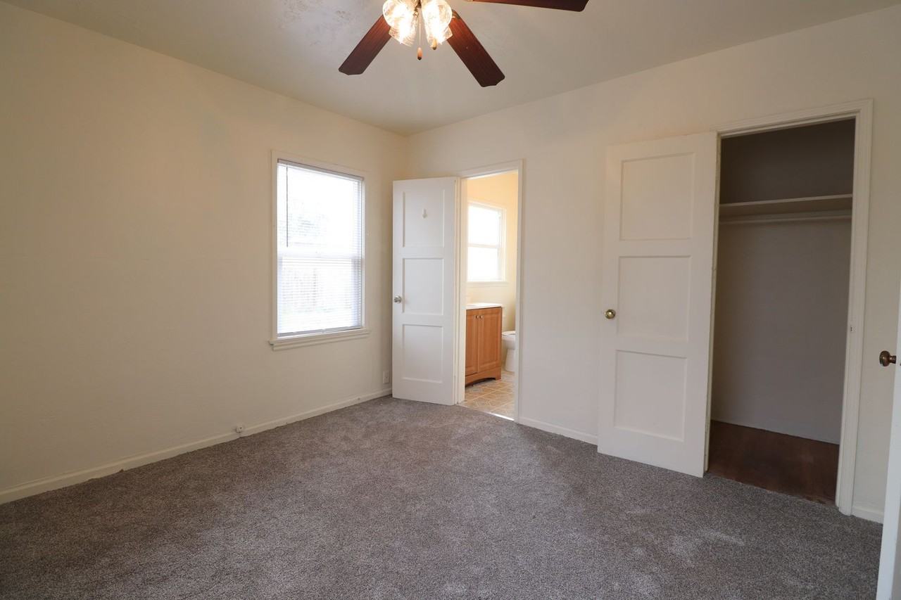 728 W El Camino St - Photo 5 of 11