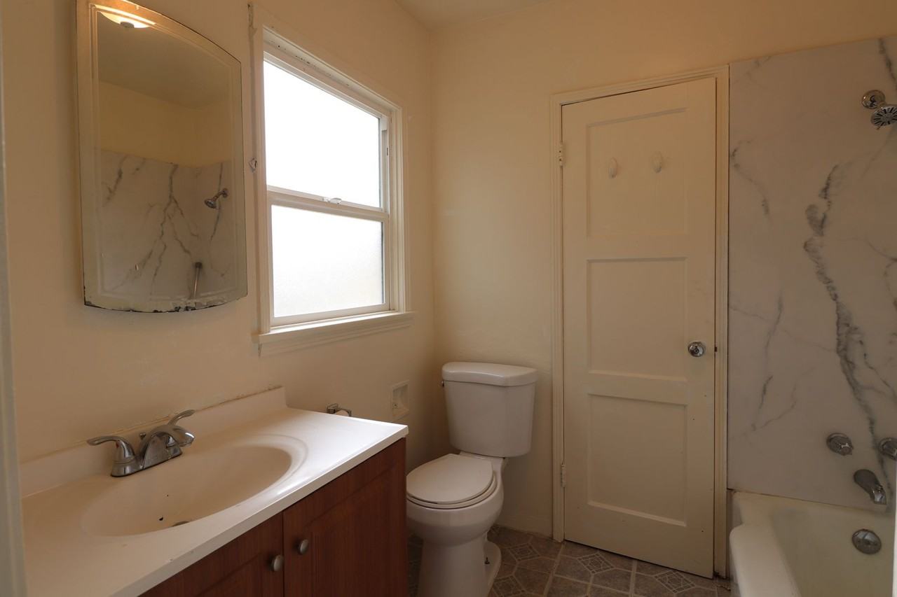 728 W El Camino St - Photo 7 of 11