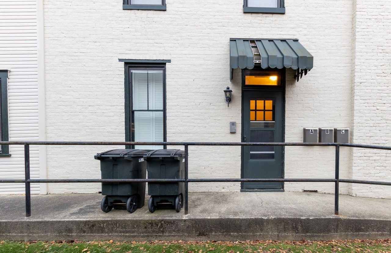 204 N Columbus St #C - Photo 4 of 21