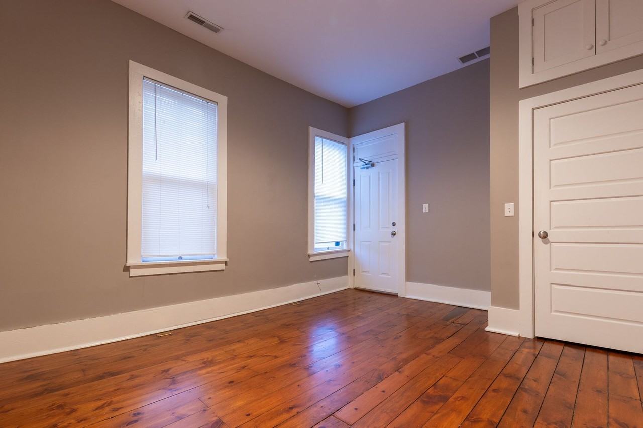 204 N Columbus St #C - Photo 6 of 21