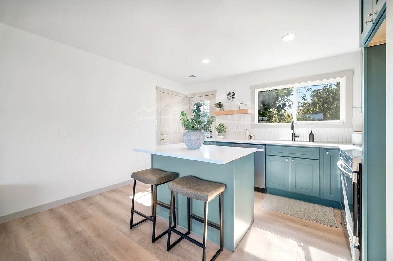 1710 Johnson St - Photo 4 of 15