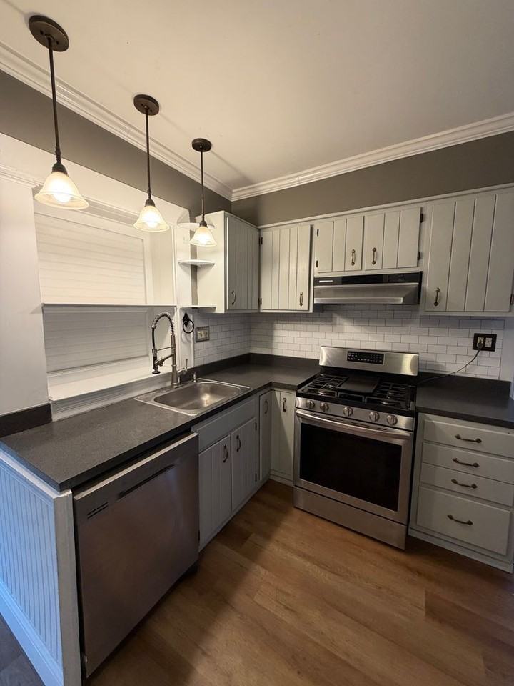 323 Carsonia Ave - Photo 2 of 11