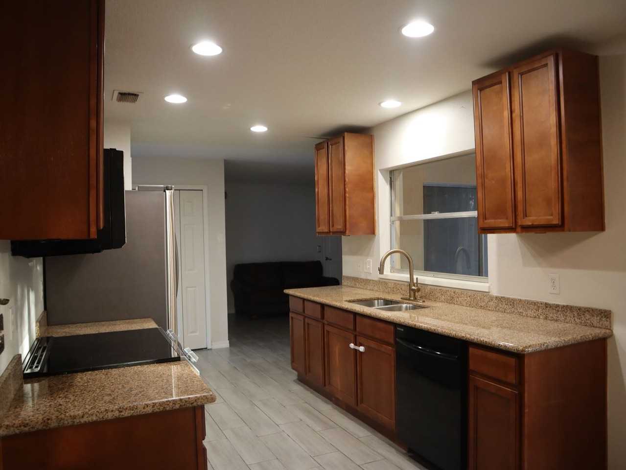 1426 Farmington Ave - Photo 2 of 20