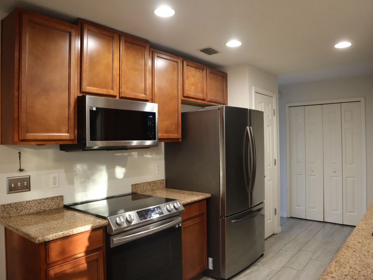 1426 Farmington Ave - Photo 3 of 20