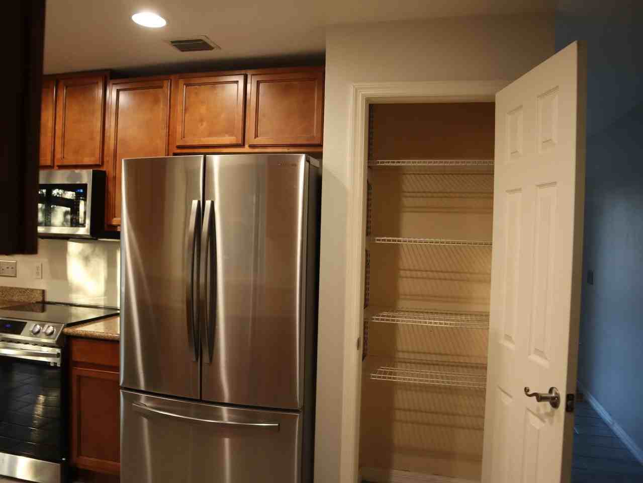 1426 Farmington Ave - Photo 5 of 20