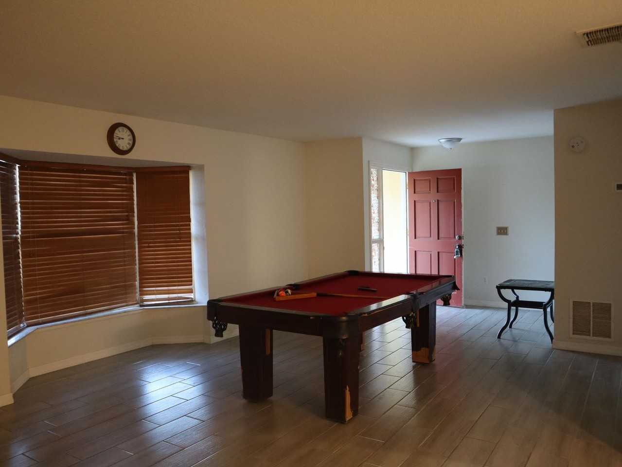 1426 Farmington Ave - Photo 7 of 20