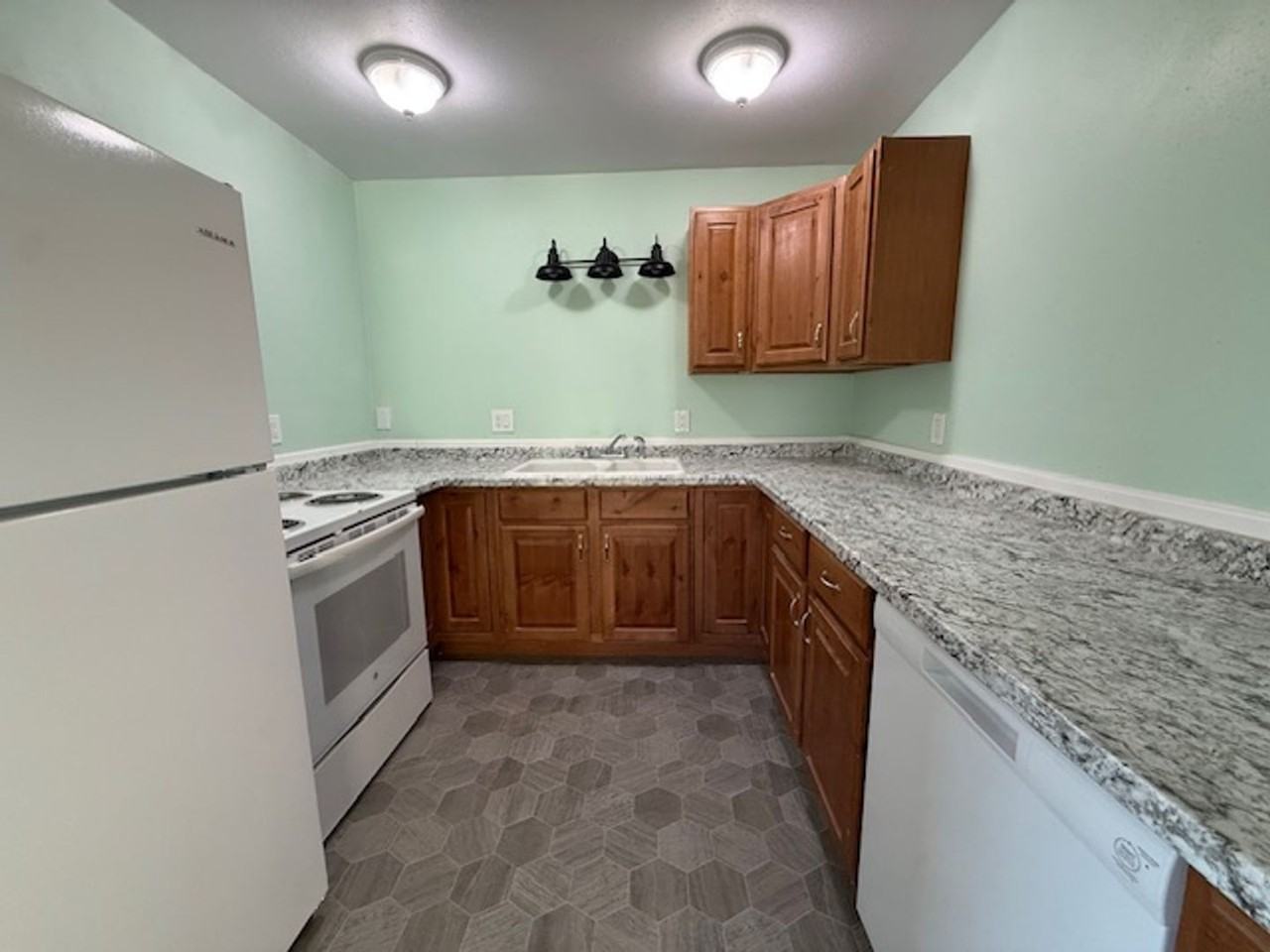 4208 Stratford Rd Ne - Photo 4 of 11