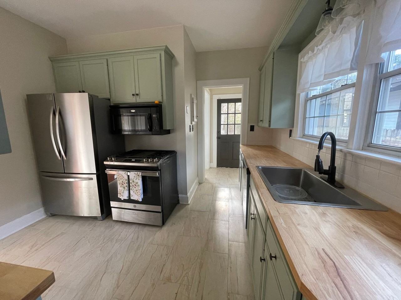 521 Wilkinson St - Photo 3 of 17