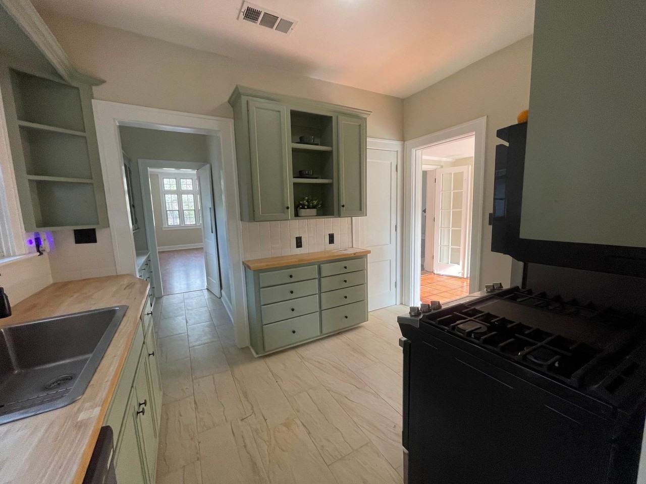 521 Wilkinson St - Photo 4 of 17