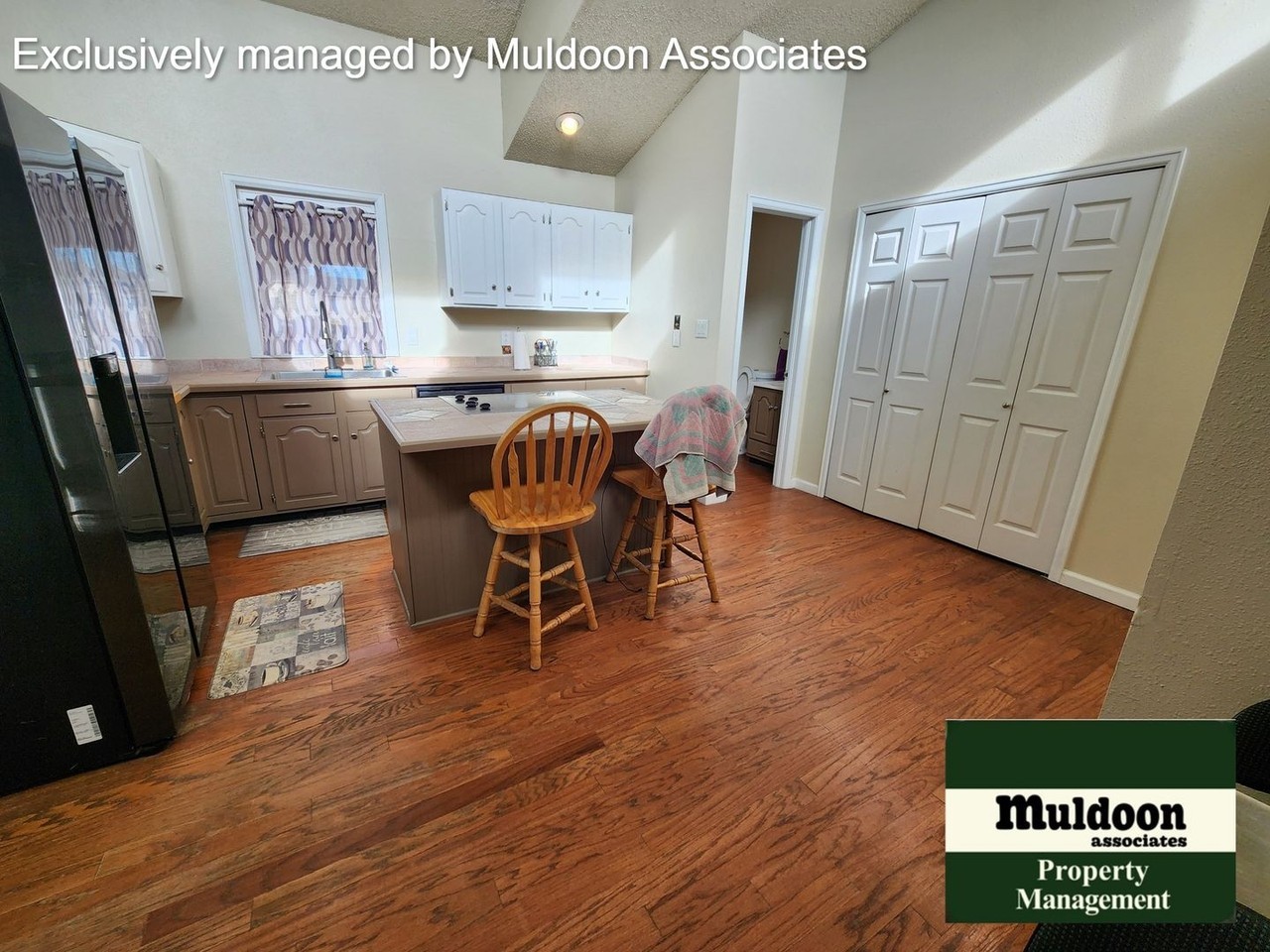 654 S Bellflower Dr - Photo 2 of 15