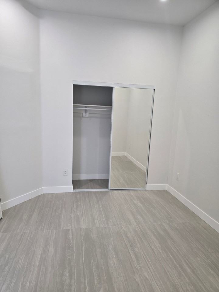 12685 ARISTOCRAT - Photo 2 of 2