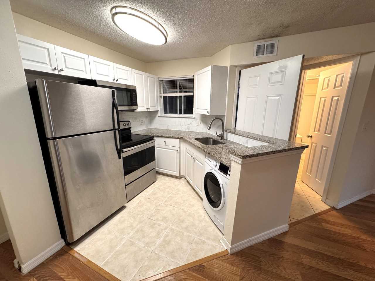 1940 Lake Atriums Cir #91 - Photo 4 of 19