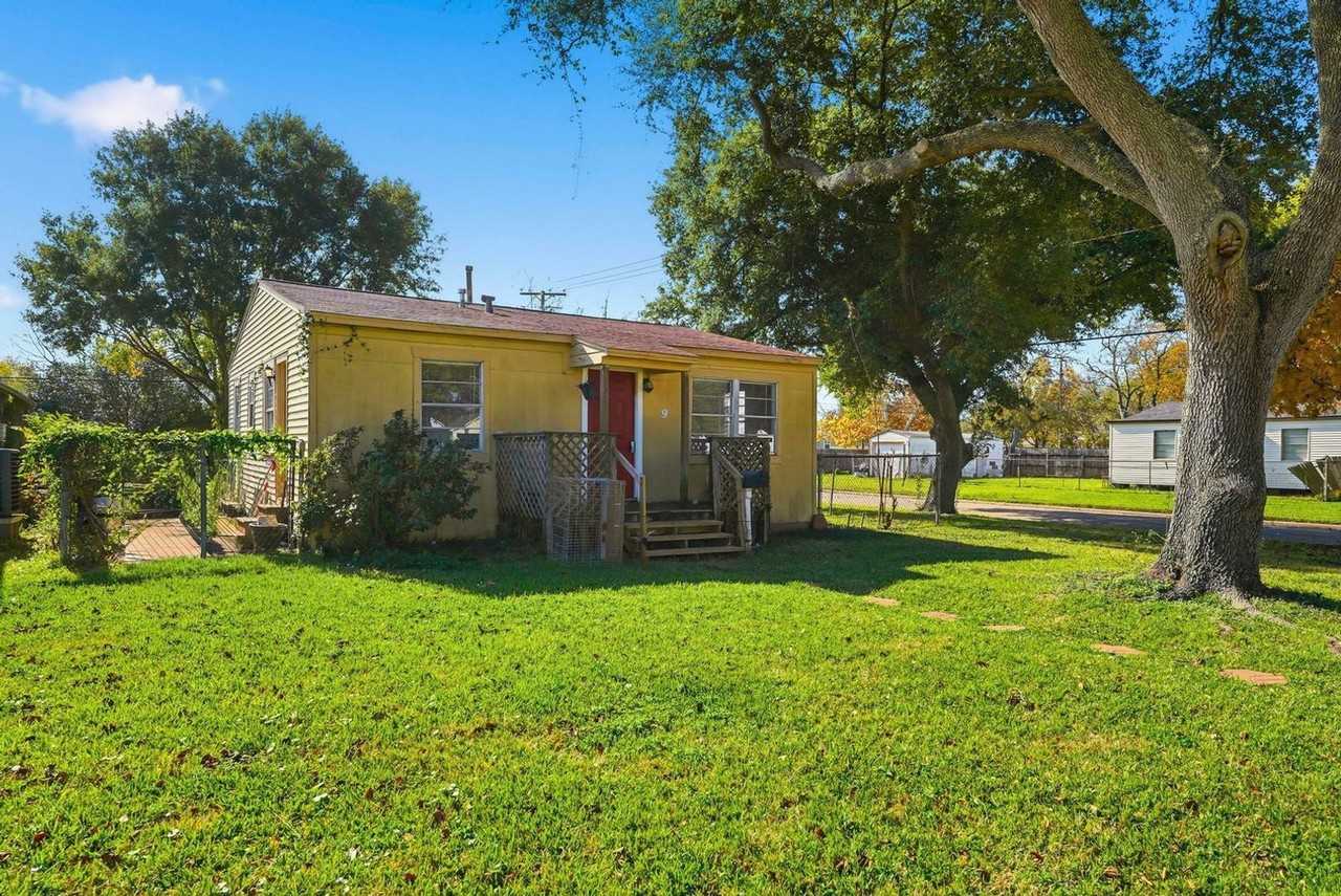 729 13th Ave N - Photo 2 of 25