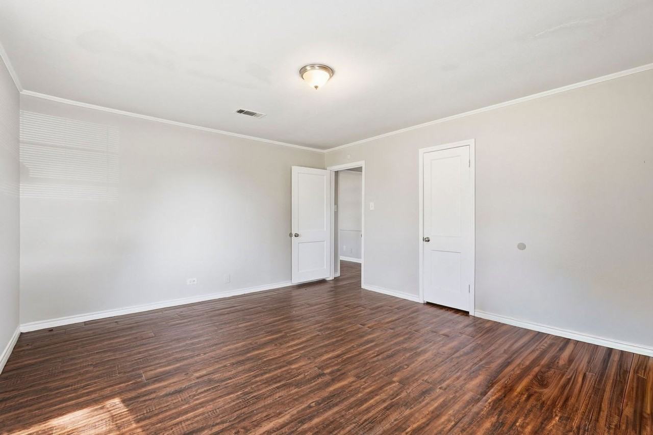 729 13th Ave N - Photo 7 of 25